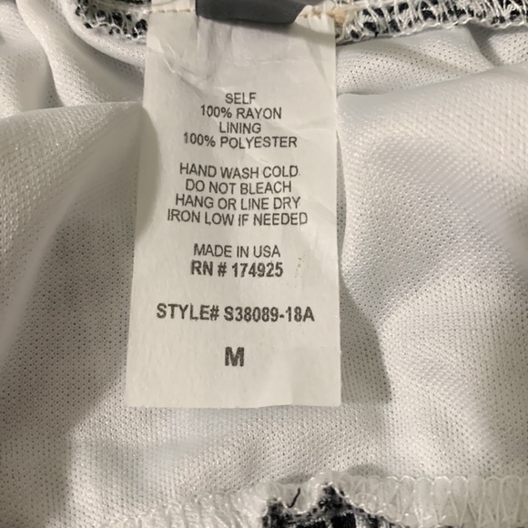 Summer skirt, black white with lining. 16 inches in length. Waist 22-24 inches - Picture 3 of 6